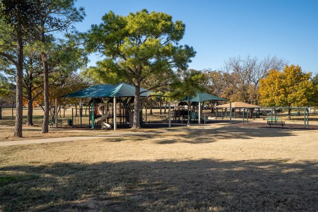 2715 Tori Oak Trail, Corinth, TX 76210