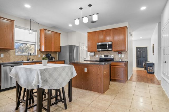 2715 Tori Oak Trail, Corinth, TX 76210