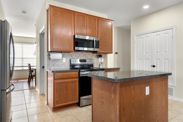 2715 Tori Oak Trail, Corinth, TX 76210