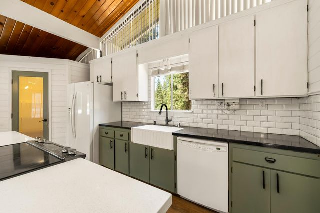 5915 Happy Pines Dr, Foresthill, CA 95631