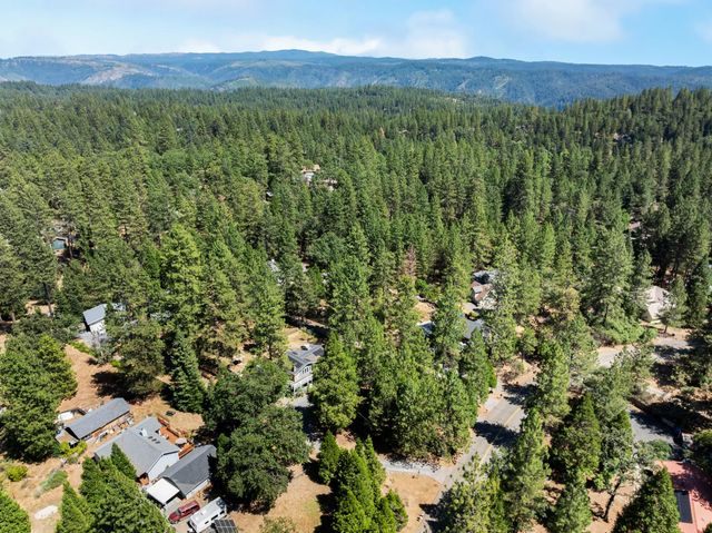 5915 Happy Pines Dr, Foresthill, CA 95631
