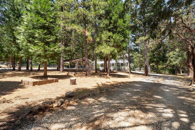5915 Happy Pines Dr, Foresthill, CA 95631