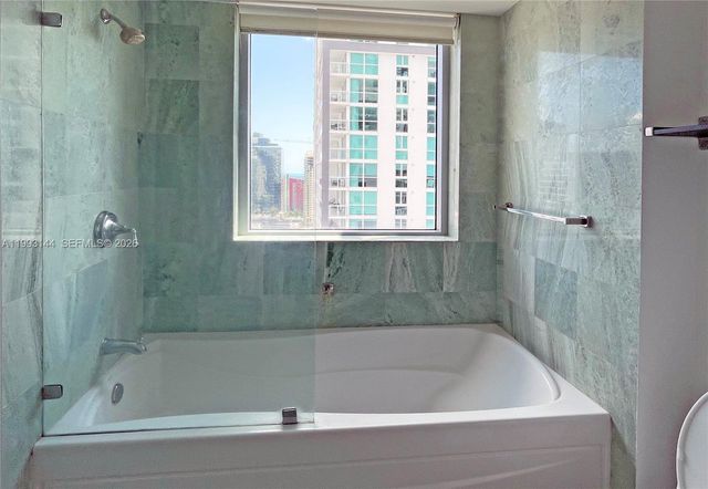 1060 Brickell Ave 4207, Miami, FL 33131