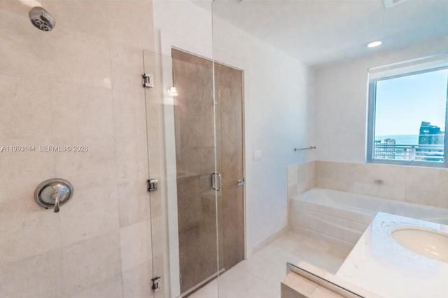 1060 Brickell Ave 4207, Miami, FL 33131