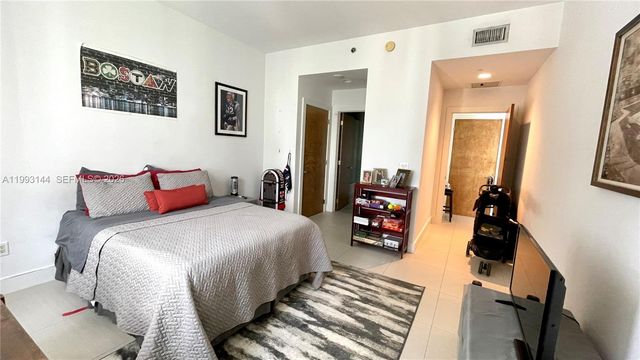 1060 Brickell Ave 4207, Miami, FL 33131