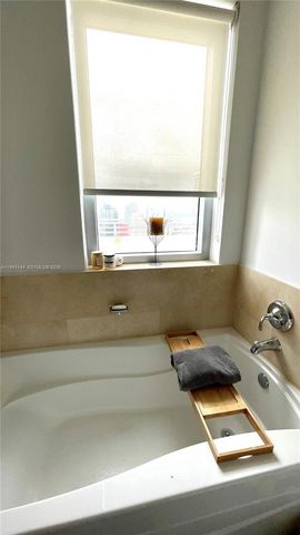 1060 Brickell Ave 4207, Miami, FL 33131