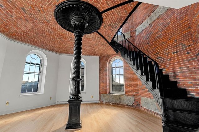 201 Thorndike 2-312, Lowell, MA 01852