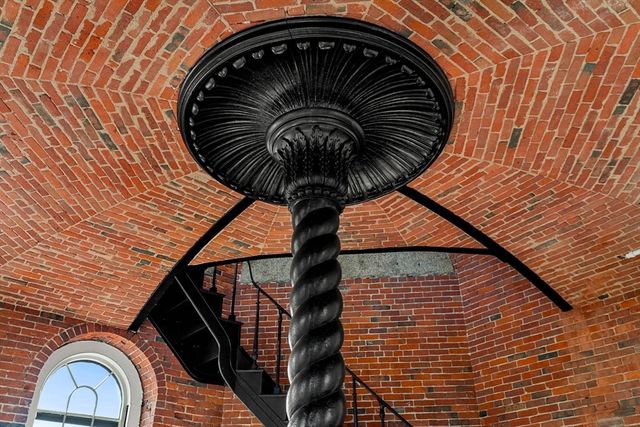 201 Thorndike 2-312, Lowell, MA 01852