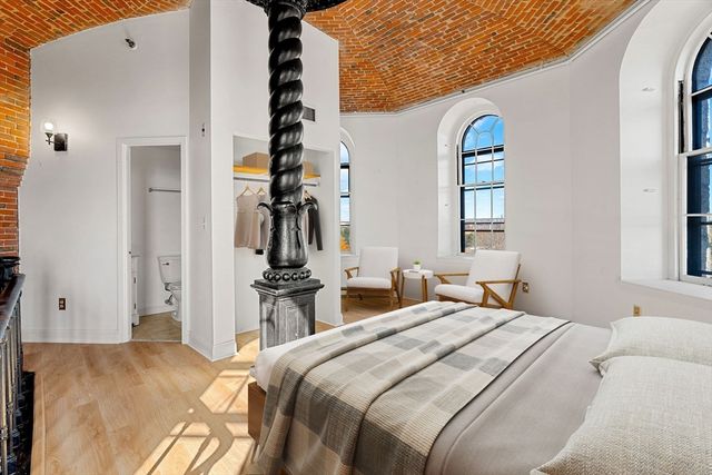 201 Thorndike 2-312, Lowell, MA 01852