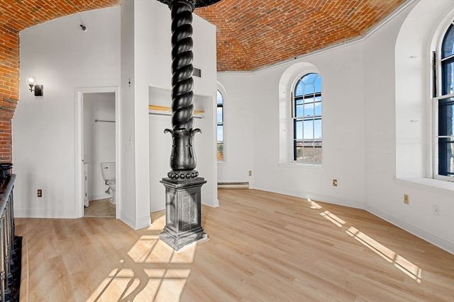 201 Thorndike 2-312, Lowell, MA 01852