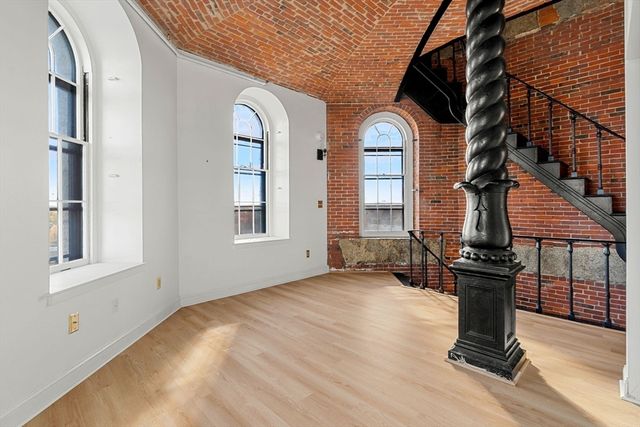 201 Thorndike 2-312, Lowell, MA 01852