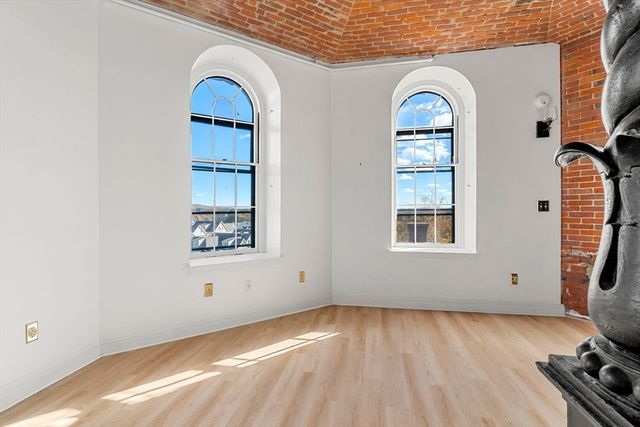 201 Thorndike 2-312, Lowell, MA 01852