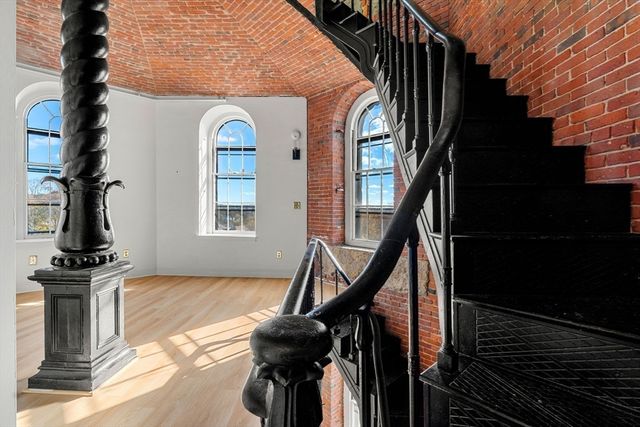 201 Thorndike 2-312, Lowell, MA 01852