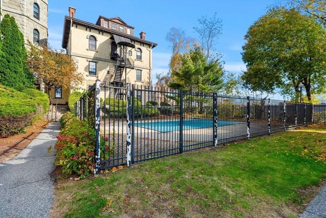 201 Thorndike 2-312, Lowell, MA 01852