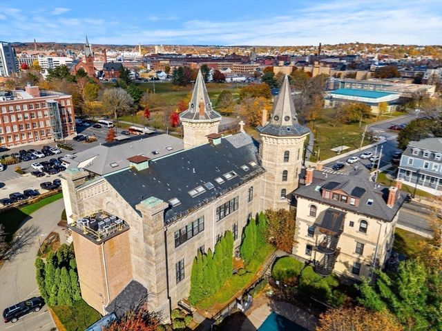 201 Thorndike 2-312, Lowell, MA 01852