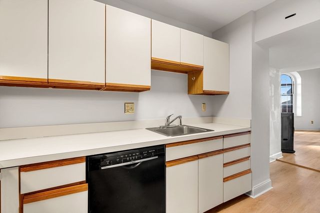 201 Thorndike 2-312, Lowell, MA 01852