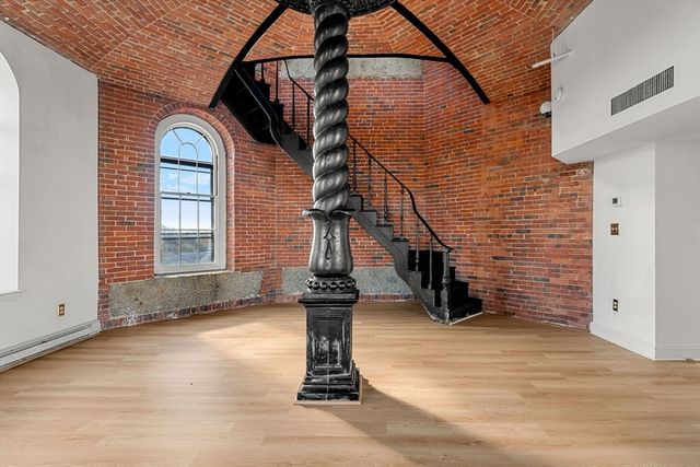 201 Thorndike 2-312, Lowell, MA 01852