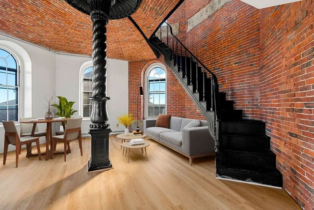 201 Thorndike 2-312, Lowell, MA 01852