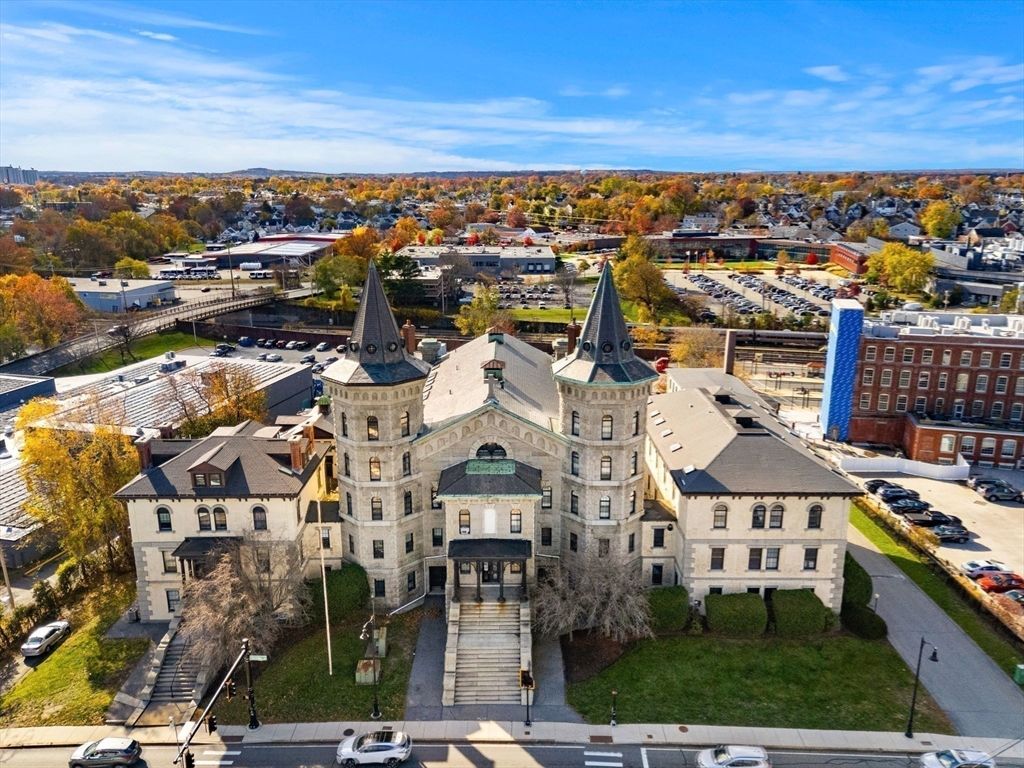 201 Thorndike 2-312, Lowell, MA 01852