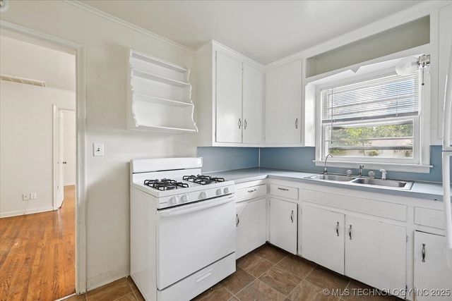 1434 E 52nd Place, Tulsa, OK 74105