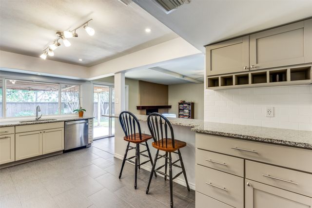 6662 Roundrock Road, Dallas, TX 75248