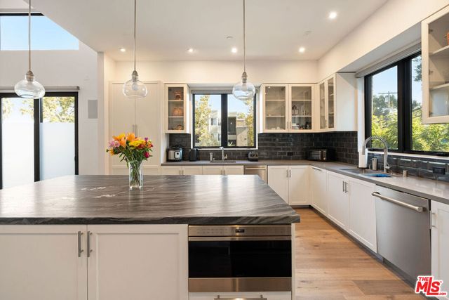 1333 Beverly Green Drive 301, Los Angeles, CA 90035