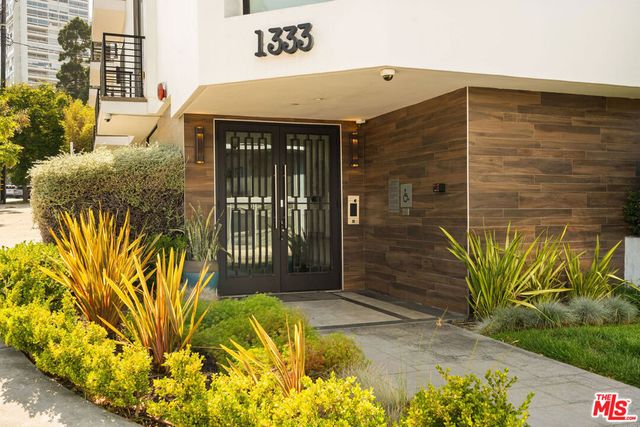 1333 Beverly Green Drive 301, Los Angeles, CA 90035