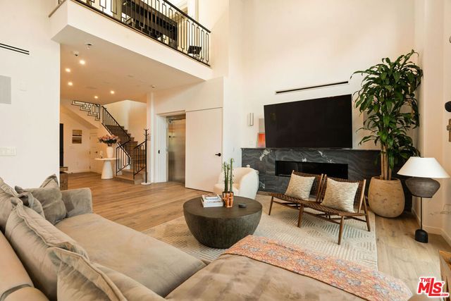 1333 Beverly Green Drive 301, Los Angeles, CA 90035