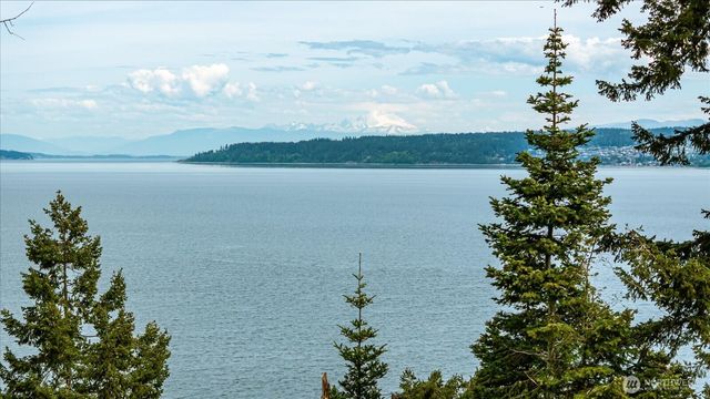 637 Race Road, Coupeville, WA 98239