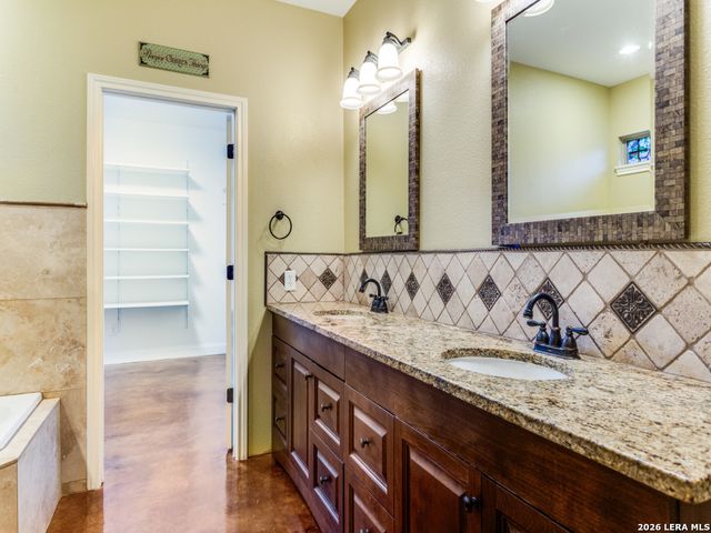 11154 Moorway, Helotes, TX 78023