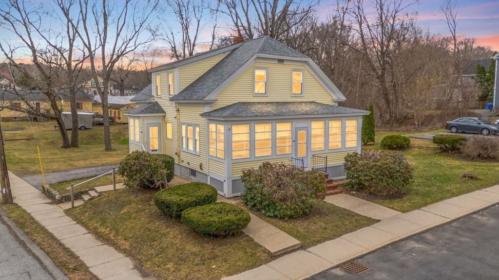 40 Congress St, Amesbury, MA 01913