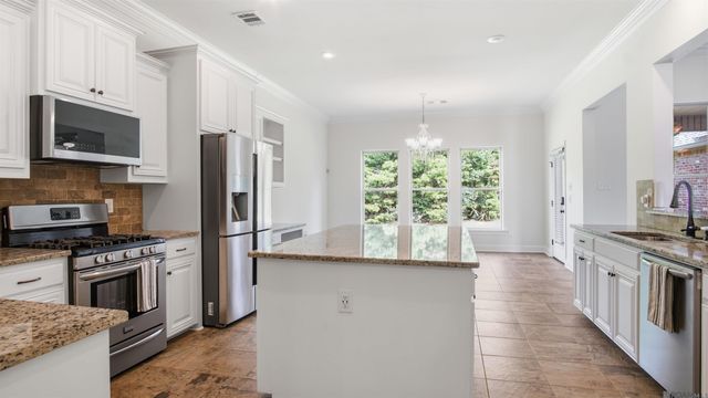 8929 Greenleaves Dr, Denham Springs, LA 70726
