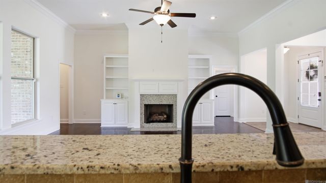8929 Greenleaves Dr, Denham Springs, LA 70726