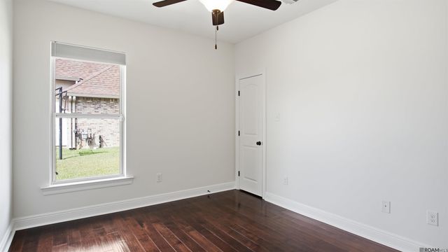 8929 Greenleaves Dr, Denham Springs, LA 70726