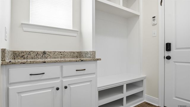 8929 Greenleaves Dr, Denham Springs, LA 70726