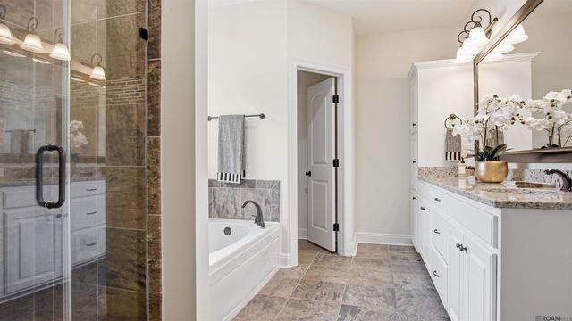 8929 Greenleaves Dr, Denham Springs, LA 70726