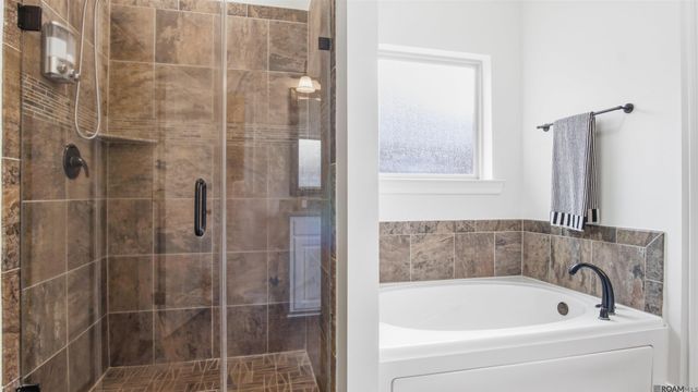 8929 Greenleaves Dr, Denham Springs, LA 70726