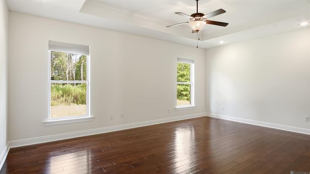 8929 Greenleaves Dr, Denham Springs, LA 70726