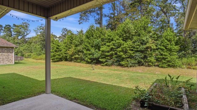 8929 Greenleaves Dr, Denham Springs, LA 70726