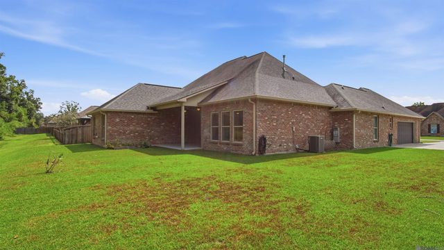 8929 Greenleaves Dr, Denham Springs, LA 70726