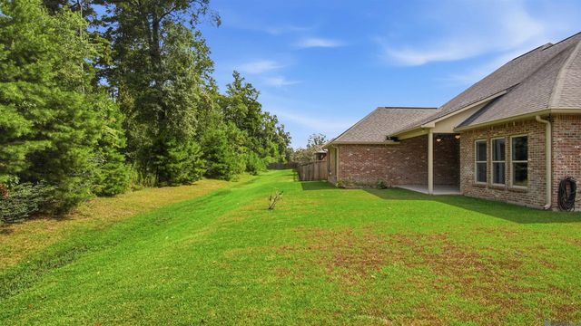 8929 Greenleaves Dr, Denham Springs, LA 70726