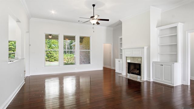 8929 Greenleaves Dr, Denham Springs, LA 70726