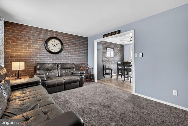 2015 ASPEN LN, Columbia, PA 17512