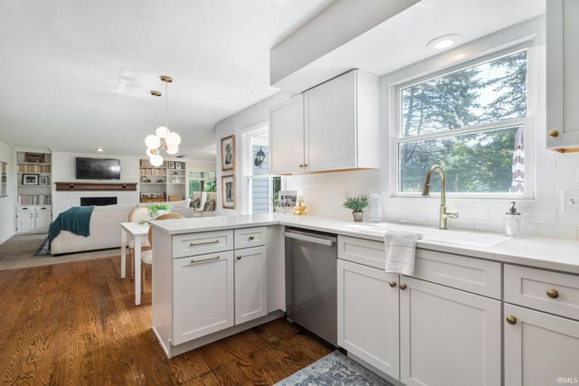 1854 Acorn Lane, Mishawaka, IN 46544