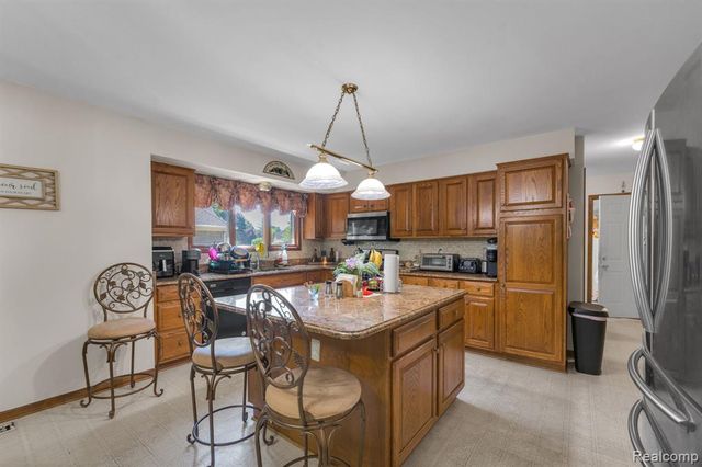 43746 Via Antonio Drive, Sterling Heights, MI 48314