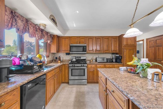 43746 Via Antonio Drive, Sterling Heights, MI 48314