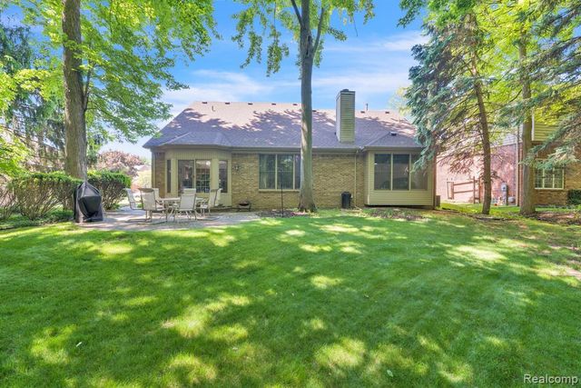 43746 Via Antonio Drive, Sterling Heights, MI 48314