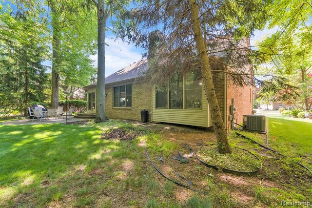 43746 Via Antonio Drive, Sterling Heights, MI 48314