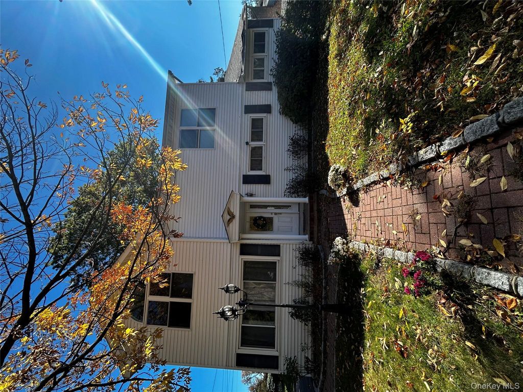 500 Oakwood Road, South Huntington, NY 11743