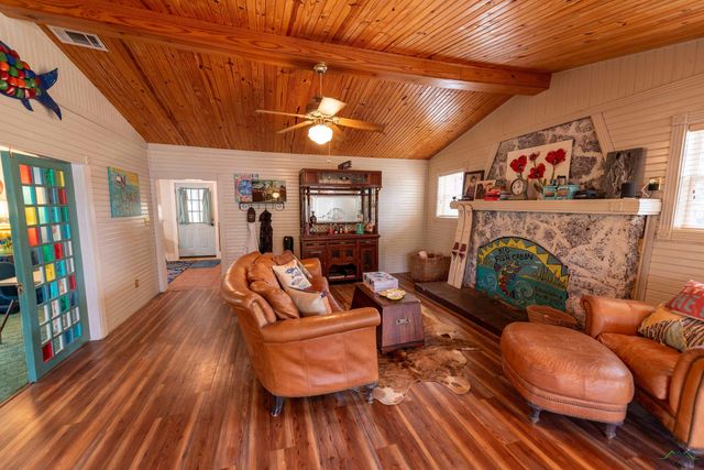 668 Omaha Drive, Omaha, TX 75571